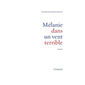 Mélanie dans un vent terrible
