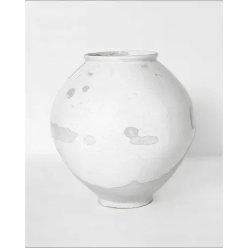 The Korean Ceramics: The Scholar's Vision, the Photographer's Eye